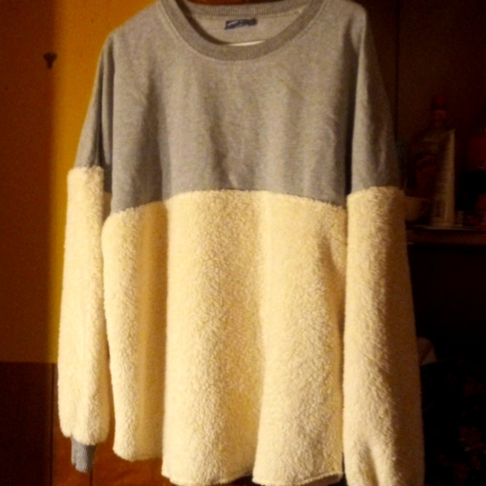 Women's size large fleece pullover by spirit jersey